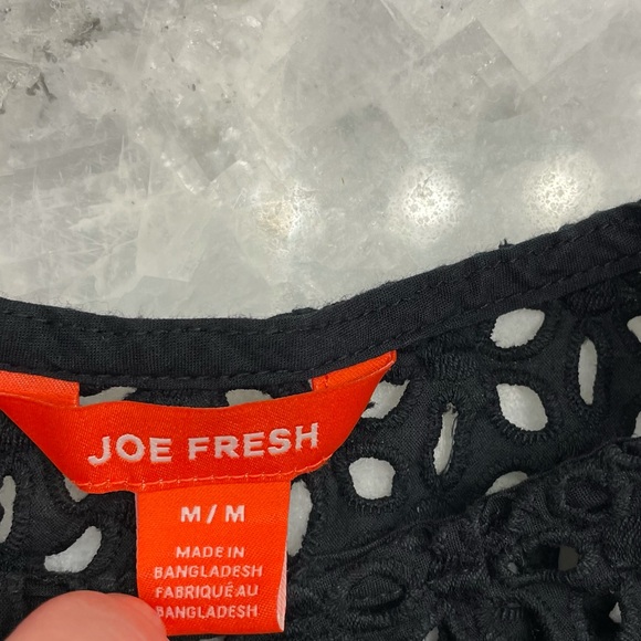 JOE FRESH, 100% cotton, Eyelet, Black, Cap Sleeve Top, Size Medium - Picture 4 of 5
